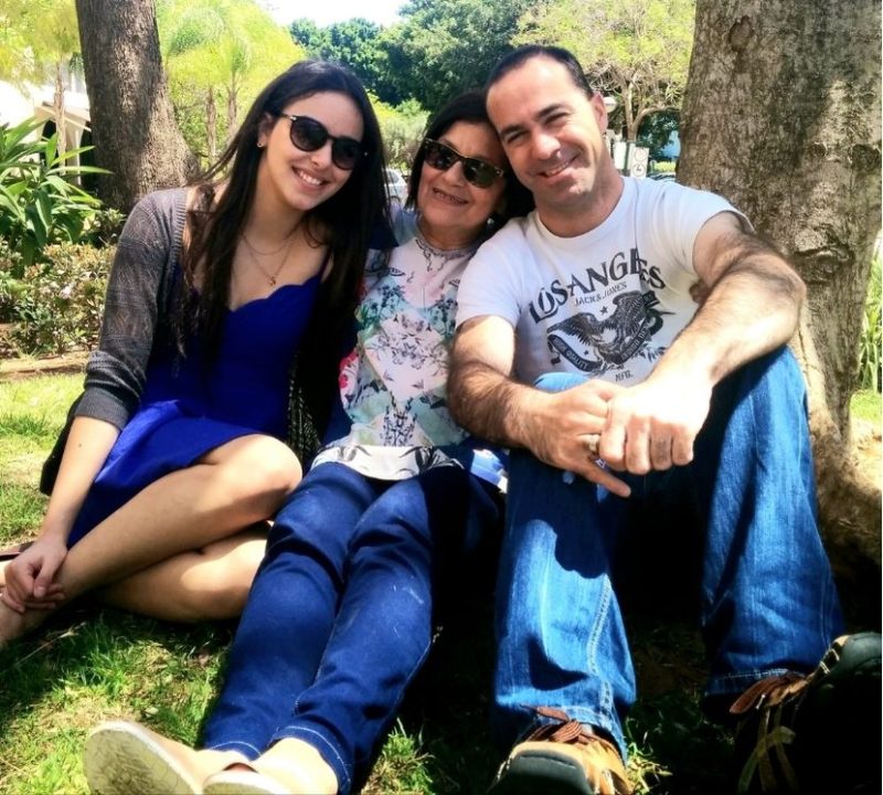 רותם עם אמו יונה ואחותו יפעת